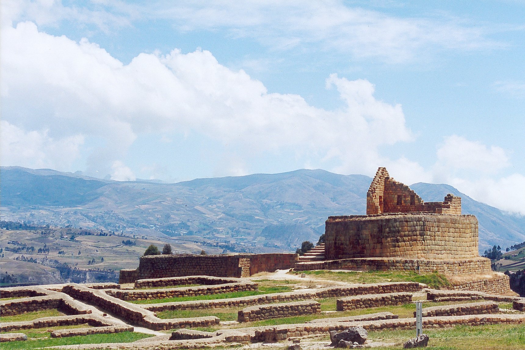 Ingapirca, Ecuador’s largest Inca archaeological site, featuring the Temple of the Sun and ancient stone terraces.