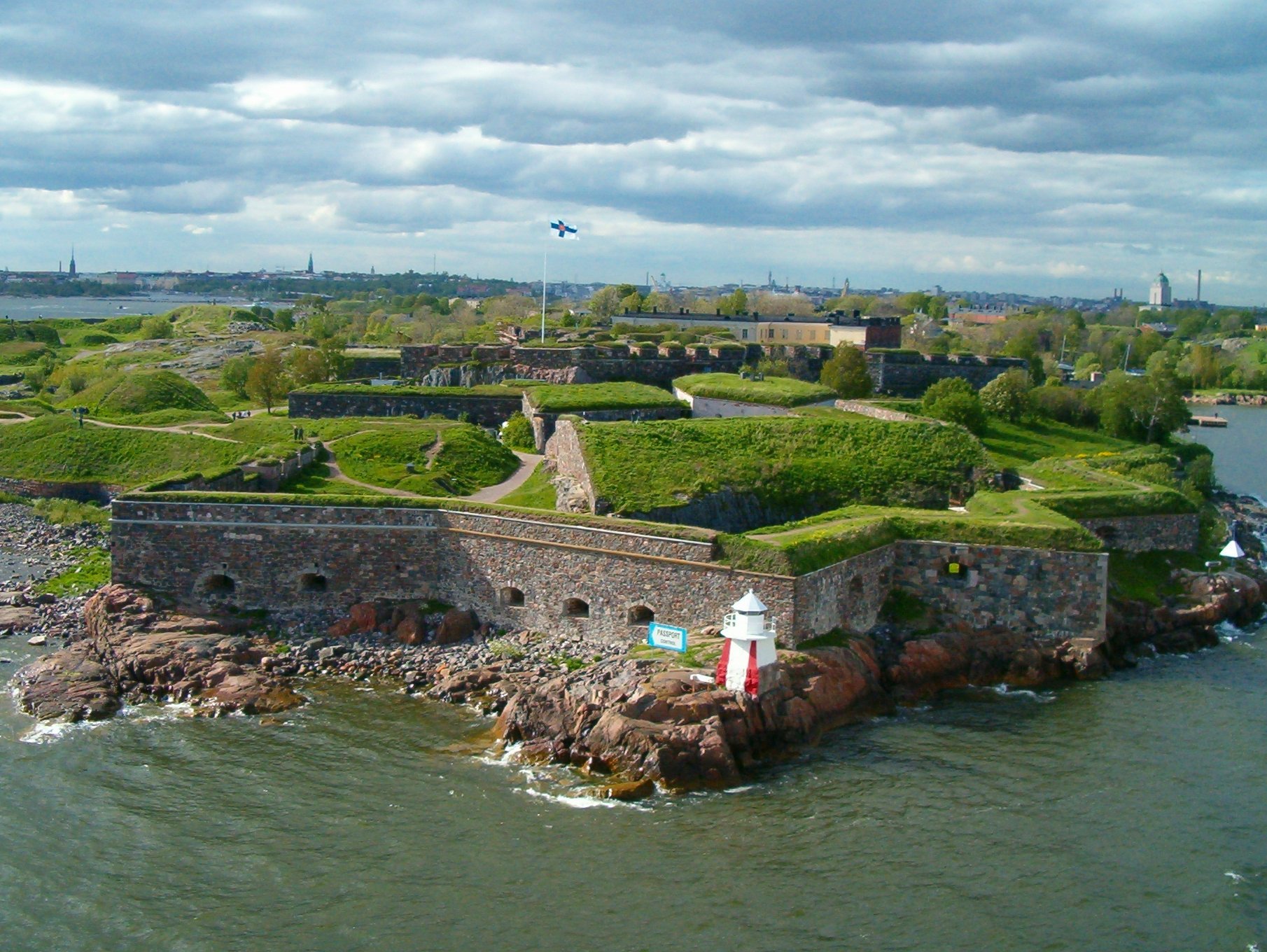 Suomenlinna sea fortress in Helsinki, a UNESCO World Heritage site and one of Finland’s most historic landmarks.