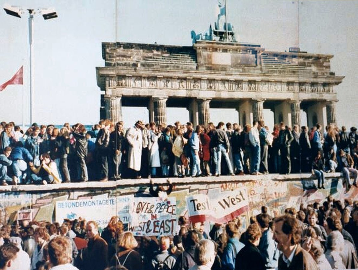 Crowds at the Brandenburg Gate during the fall of the Berlin Wall in 1989, a defining moment in Germany's modern history.