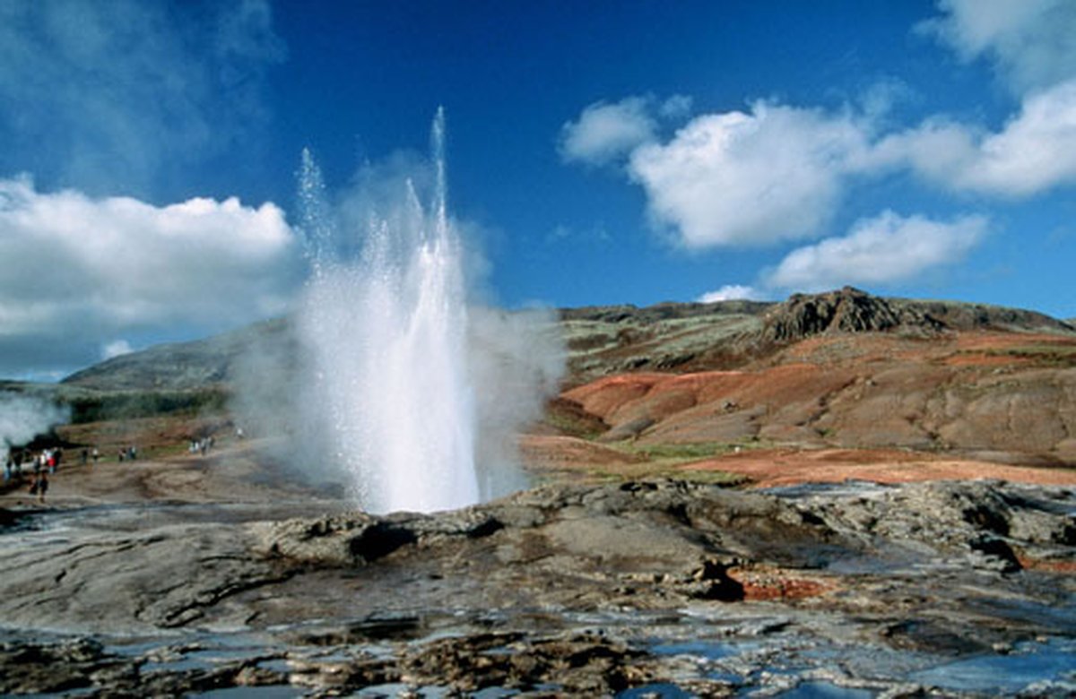 Strokkur geyser erupting in the geothermal Haukadalur valley, an iconic natural landmark of Iceland.