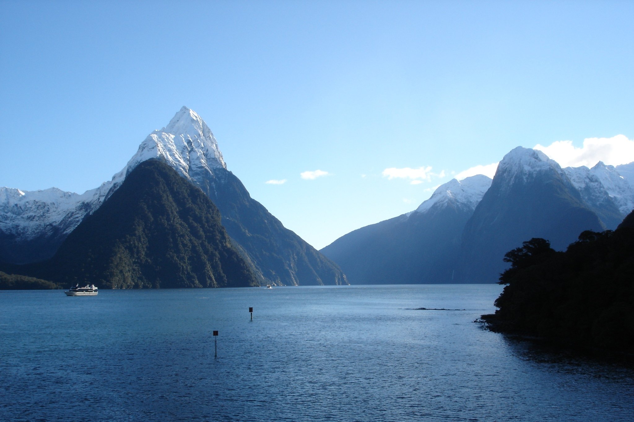 Milford Sound/Piopiotahi in Fiordland National Park, a UNESCO World Heritage site and one of New Zealand’s most iconic natural landmarks.