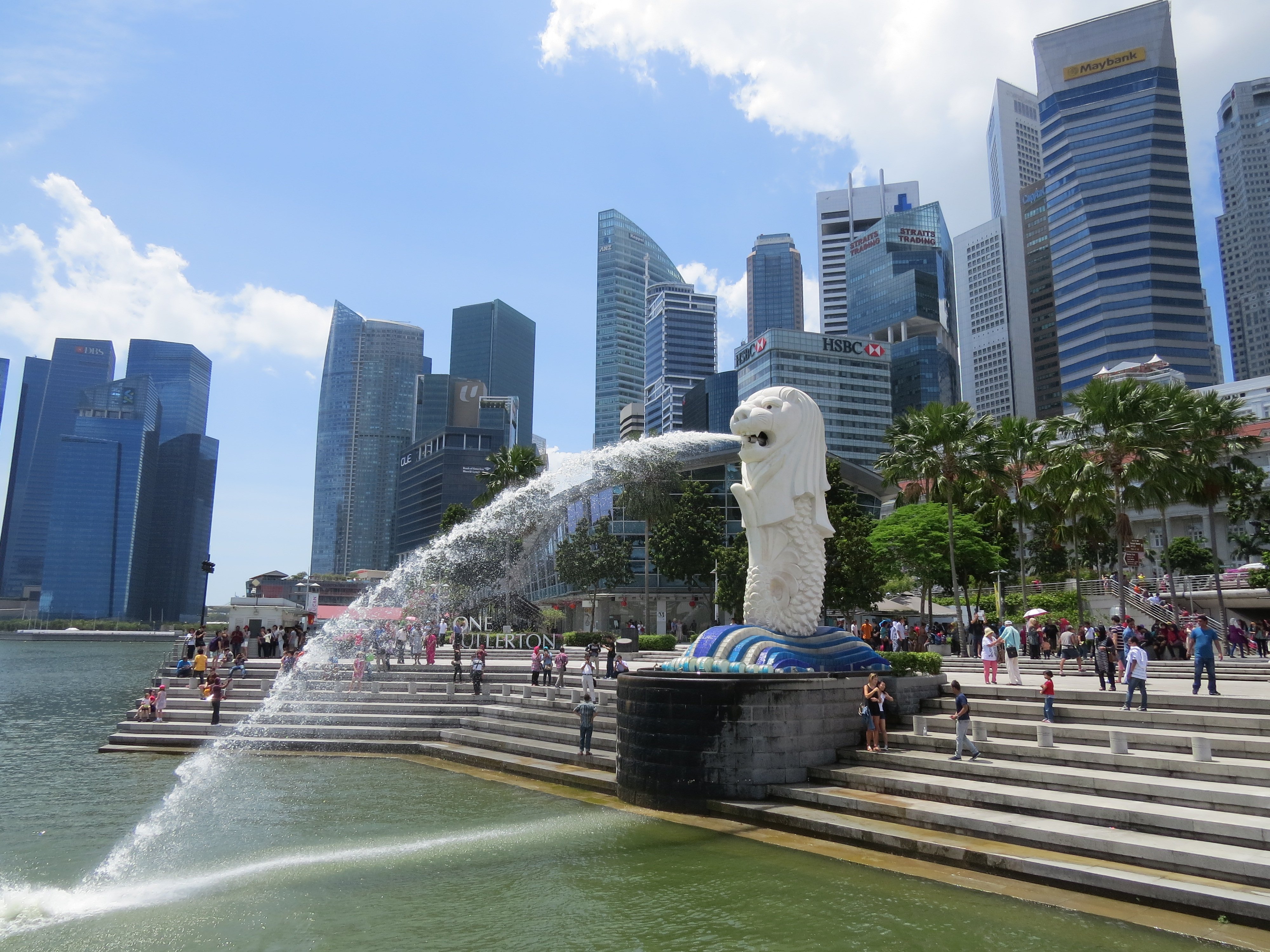 The Merlion statue at Merlion Park, an iconic national symbol of Singapore combining a lion’s head and a fish’s body.